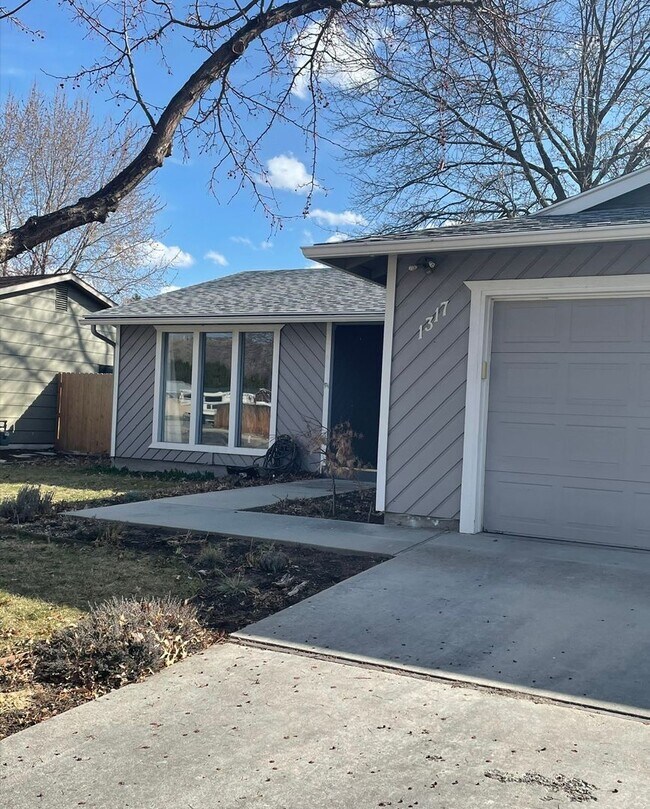 Building Photo - Great house with backyard
