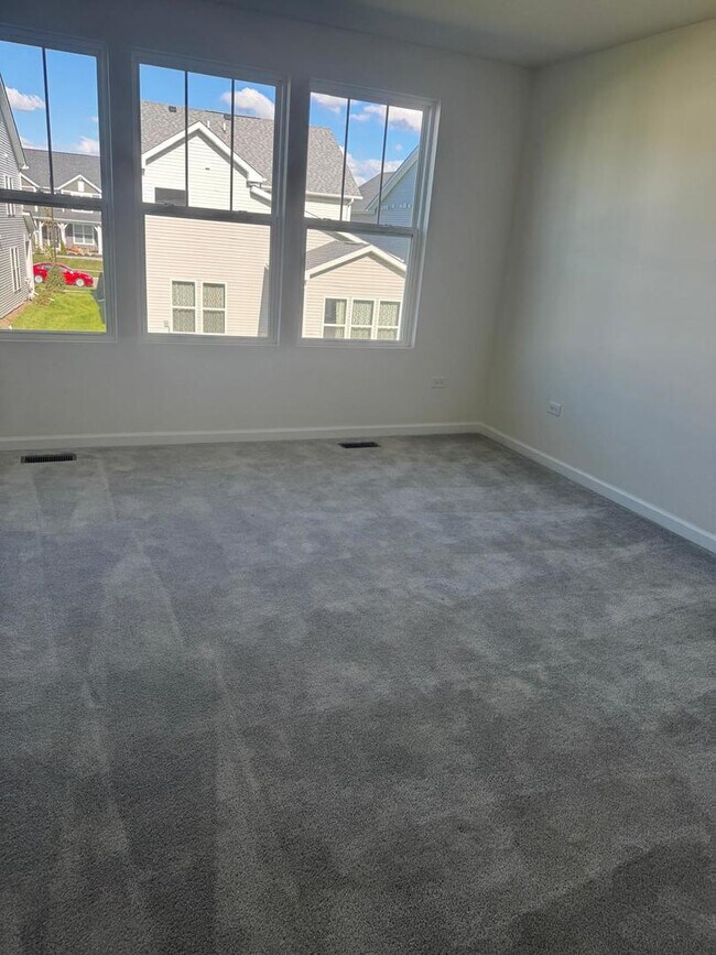 Building Photo - 5928 Hawkweed Dr