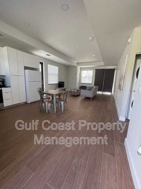 Building Photo - 681 Windermere Dr