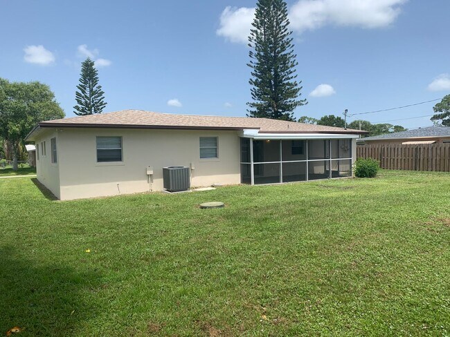 Building Photo - 3/2/1 RENTAL HOUSE IN THE RIVER PARK AREA.