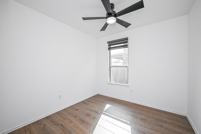 Building Photo - 5046 Royal Amber Ln