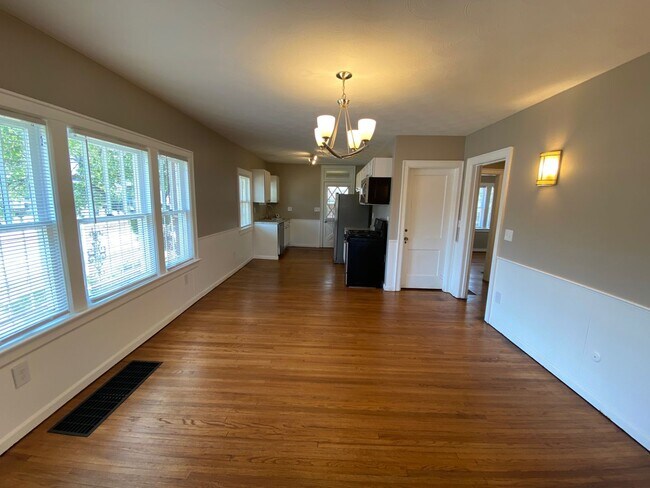 Building Photo - 345 Dana Ave