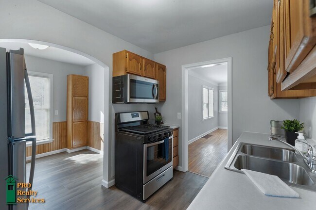 Building Photo - 3 Bedroom Home in Robbinsdale