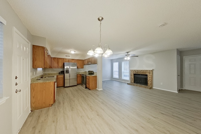 Building Photo - 822 Courtenay Pl