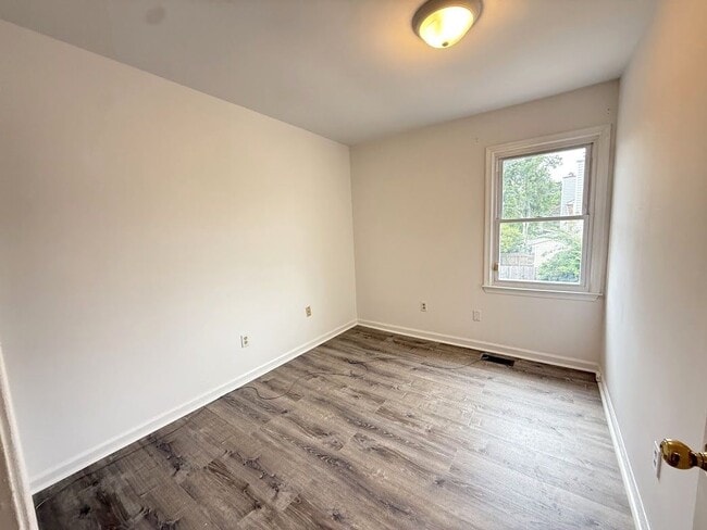 Building Photo - 691 Biltmore Dr
