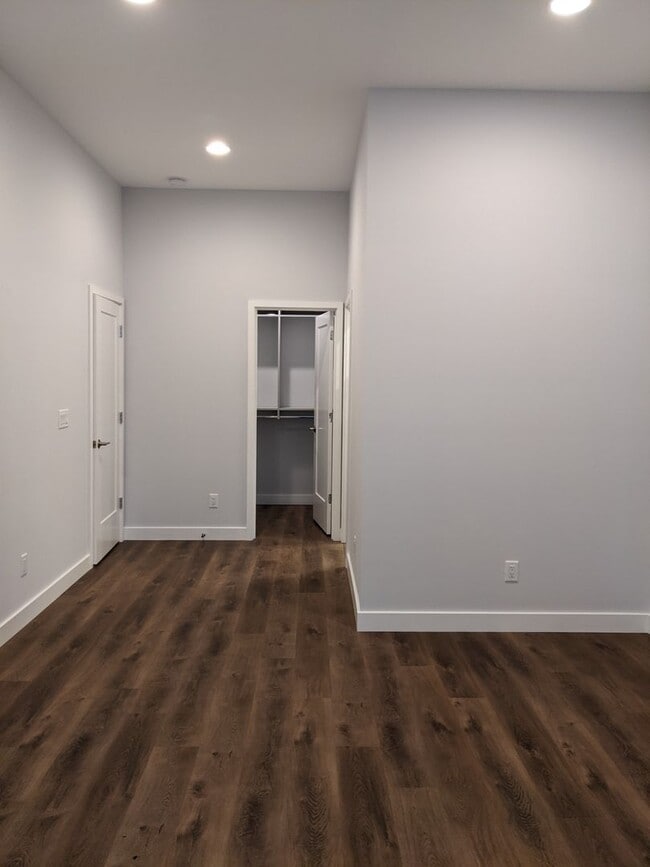 Building Photo - Black Mountain Townhouse Rental