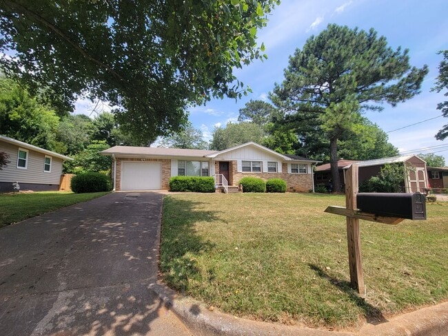 Building Photo - 3 Bedroom 2 Bathroom Home with One Car Attached Garage in Valley Park Homes Subdivision