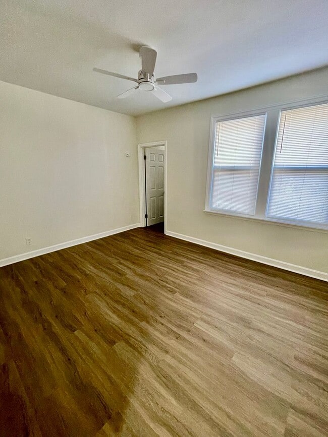 Building Photo - Adorable 2 bedroom, 1 bath duplex | Located in Gastonia