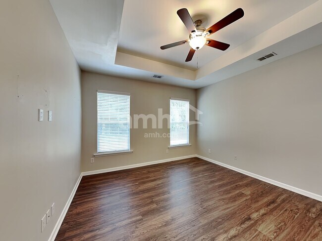 Building Photo - 5027 Abercromby St