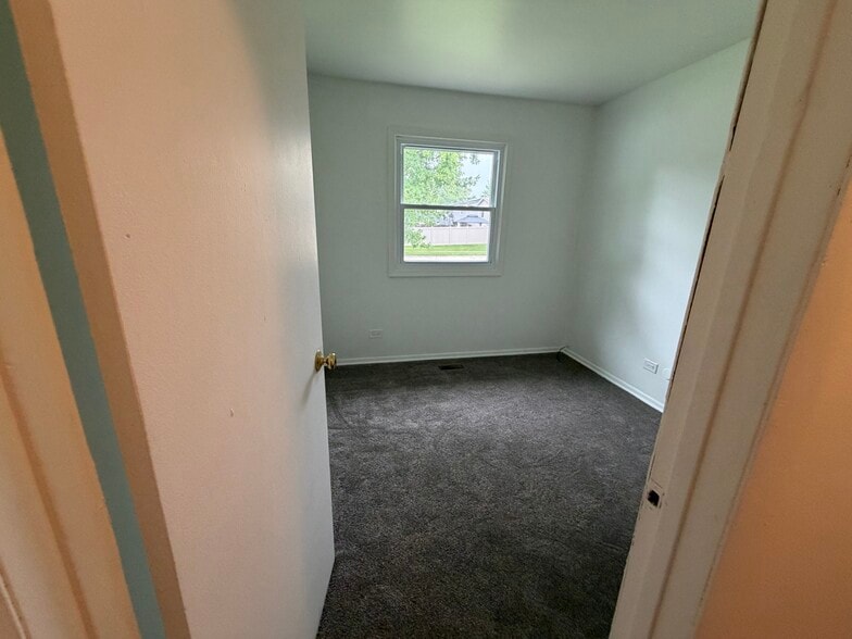Building Photo - 831 Beech Dr