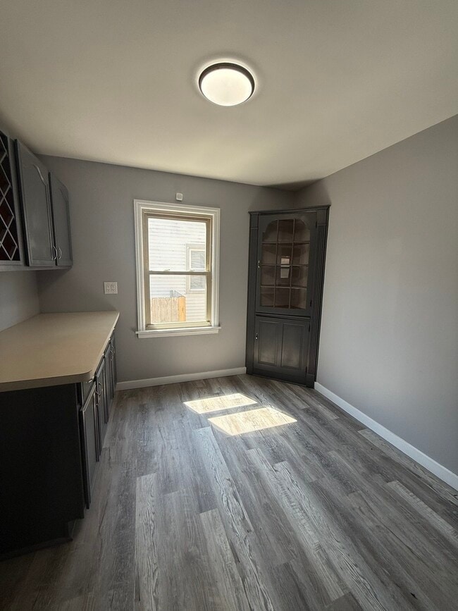Building Photo - 18343 Oakwood Ave