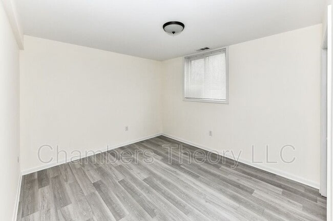 Building Photo - 8088 Edinburgh Dr