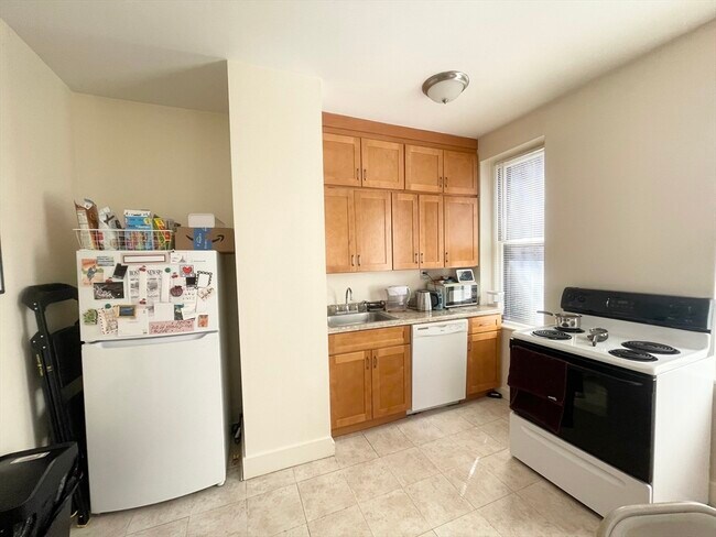 Building Photo - 68 Myrtle St