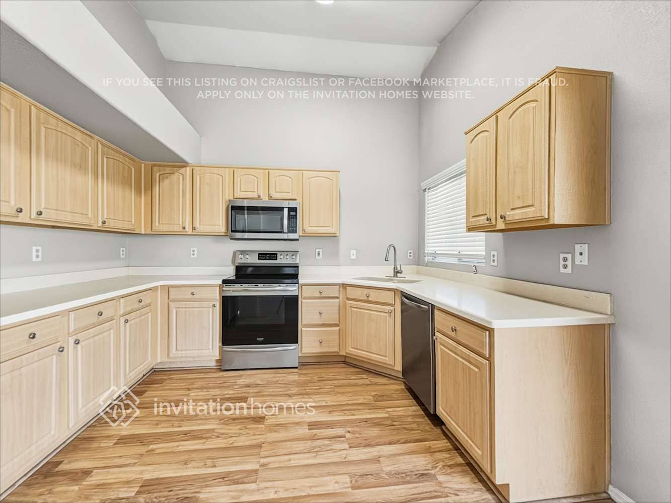 Building Photo - 12480 N 83rd Dr