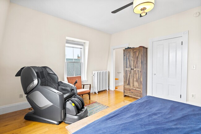 Enjoy views and a massage in the massage chair - 34 Pine St