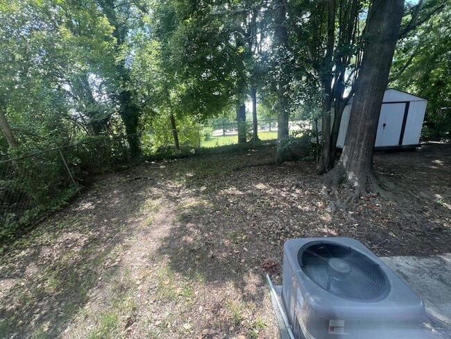 Building Photo - 1464 Sawyer Rd
