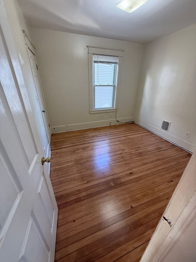 Building Photo - 137 Washington St