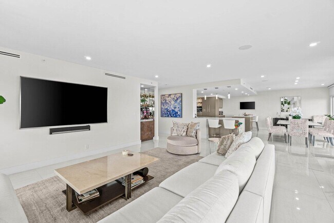 Building Photo - 4001 N Ocean Blvd