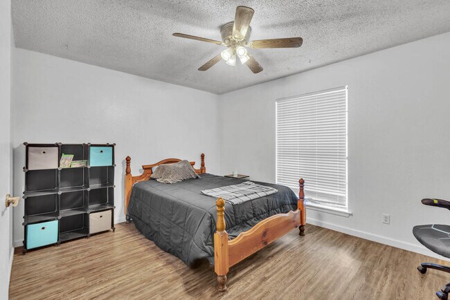 Building Photo - 6539 Amber Dr