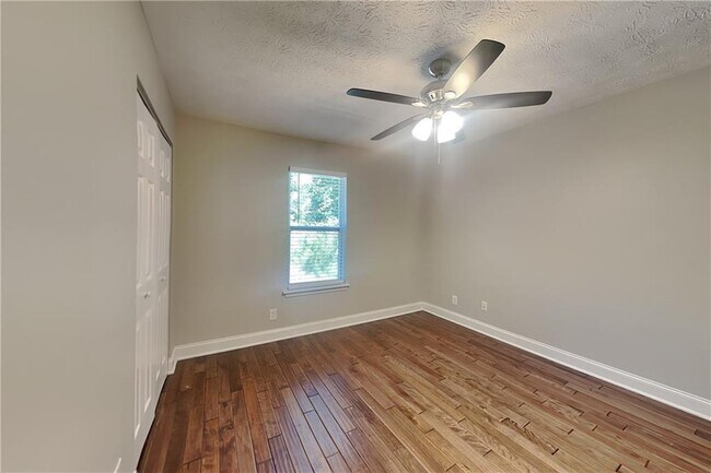 Building Photo - 2831 Olde Post Rd SE