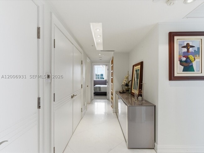 Building Photo - 17875 Collins Ave