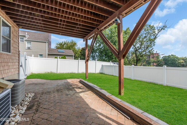 Building Photo - 11 Luppatatong Ave