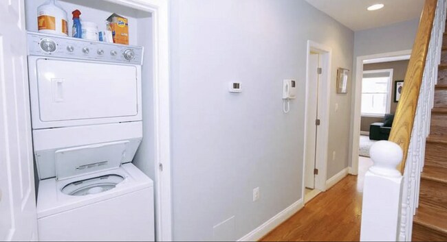 Building Photo - Great Price, Center of H St - WITH Secured...