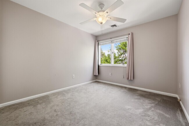 Building Photo - 215 St Michaels Walk