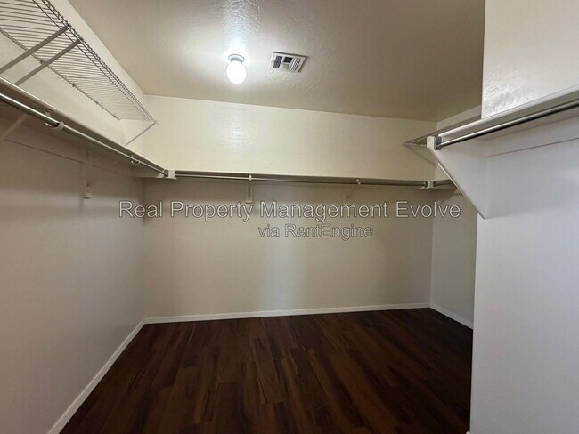 Building Photo - 6903 W Lawrence Ln