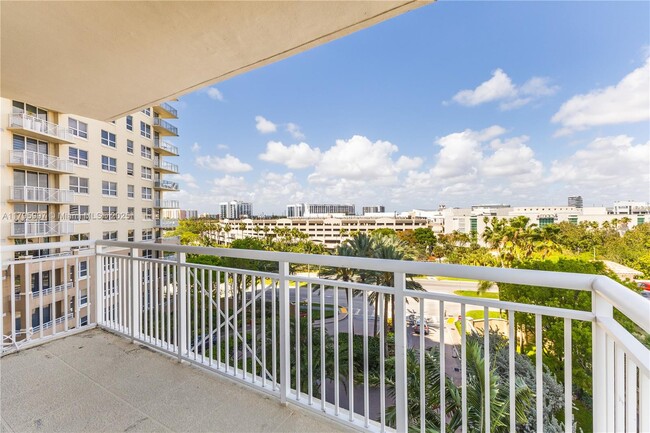 Building Photo - 19501 E Country Club Dr