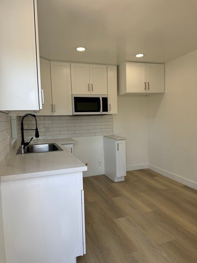 Building Photo - 1003 Clement St