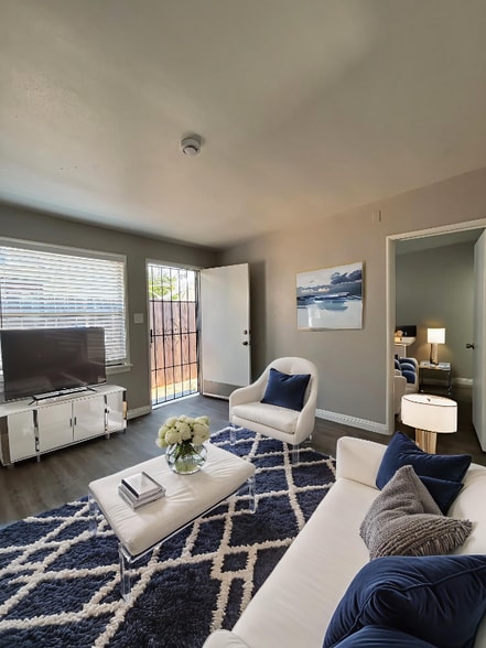 Building Photo - 611 N Olive St