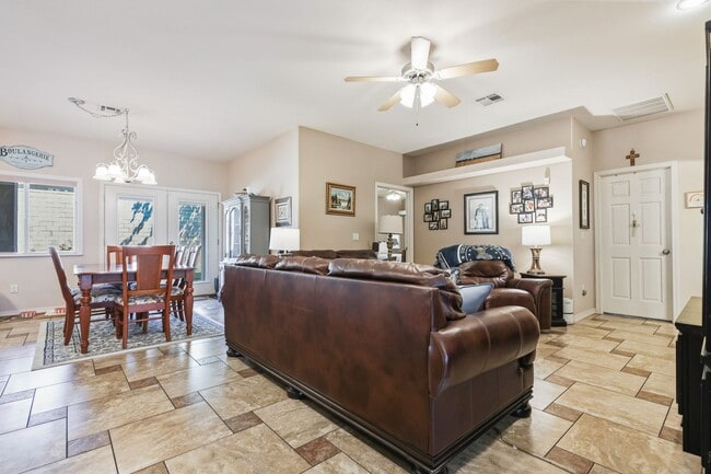 Building Photo - Prestine 4 bedroom home near the Golf Course