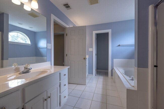 Building Photo - 4525 Glastonbury Dr