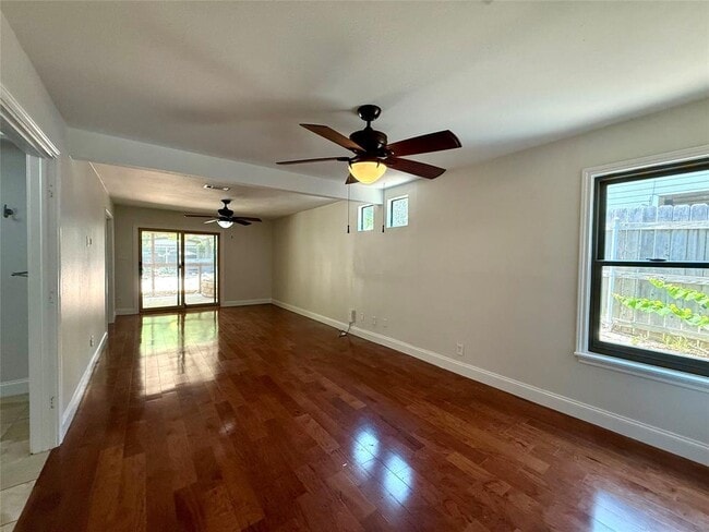 Building Photo - 2607 Princeton Dr