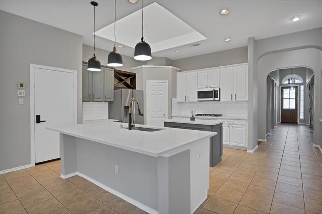 Building Photo - 9409 Stonewood Dr
