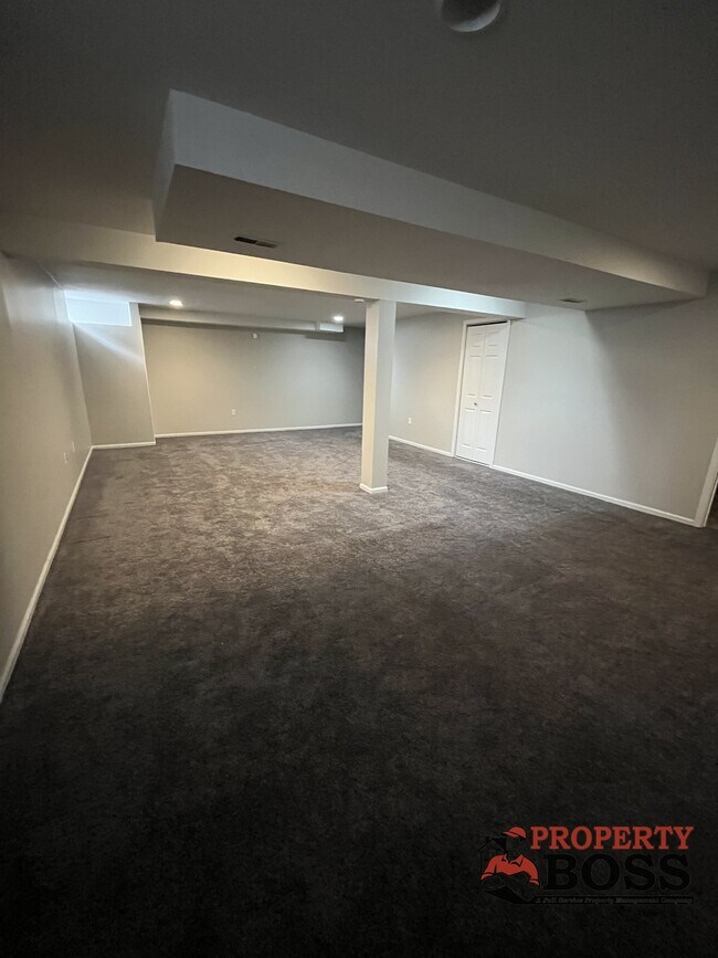 Building Photo - 925 W 89th Pl