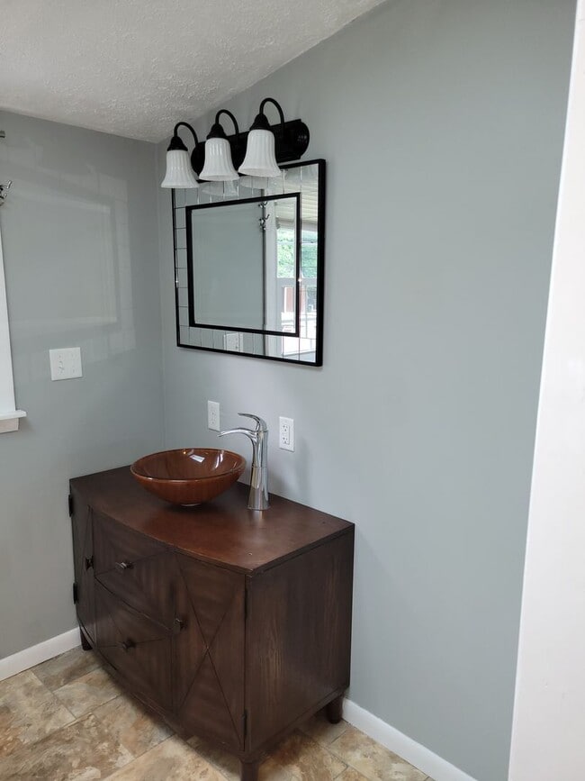Building Photo - 3915 S Orchard Ct