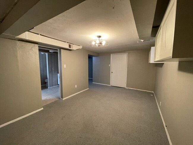Building Photo - Comfortable 3-Bedroom Home with Private Backyard in Pittsburgh!
