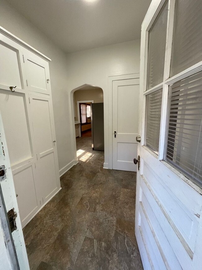 Building Photo - 3 Bedroom with garage and basement