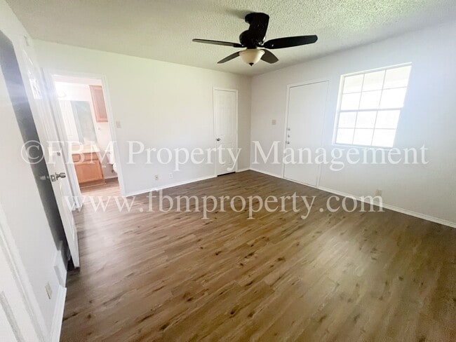 Building Photo - 221 Highland Ave