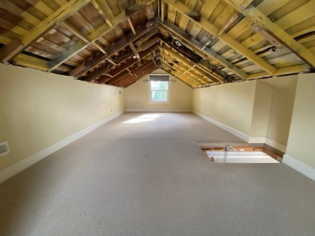 Building Photo - 5844 NE 12th Ave