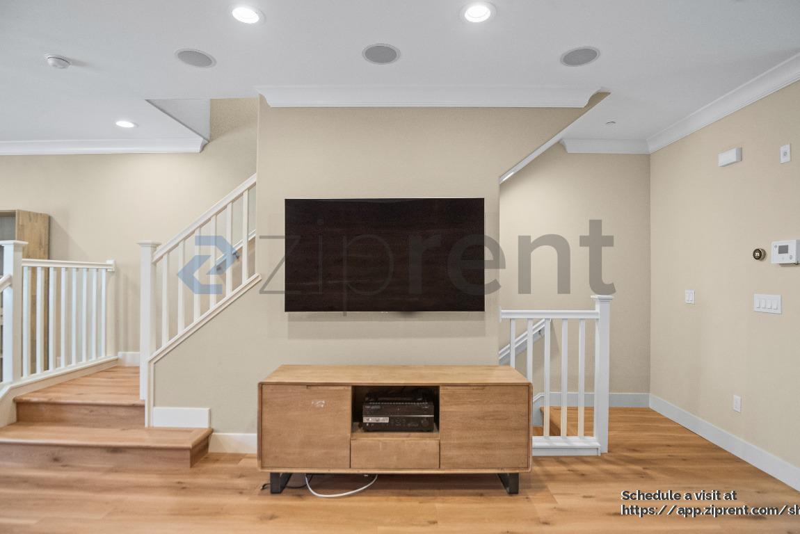 Building Photo - 410 Longden Ave