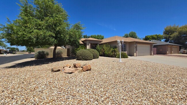 Building Photo - NEAR WESTGATE! Delightful 4bdr Corner Lot ...