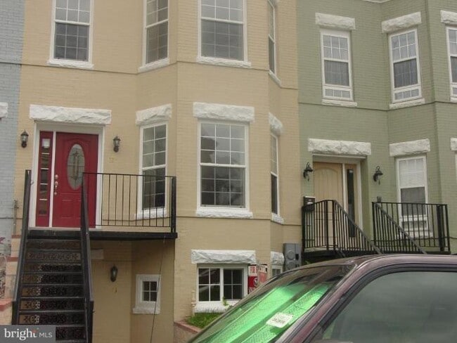 Building Photo - 13 S St NE