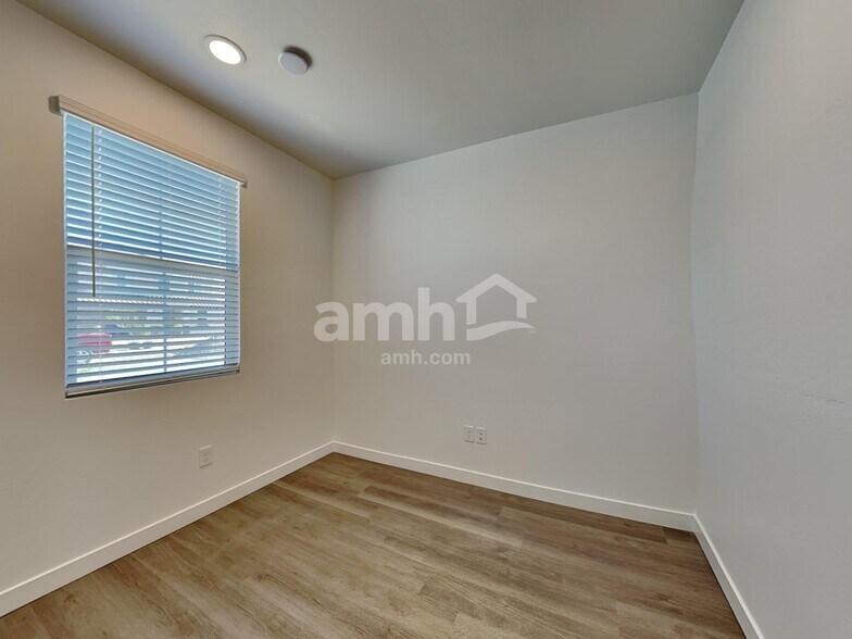 Building Photo - 25819 N 184th Dr