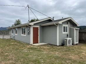 Building Photo - 1755 Glendale Dr