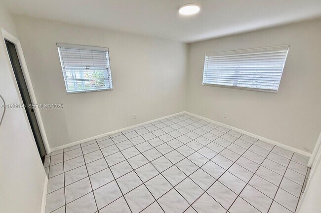 Building Photo - 8855 SW 17th Terrace