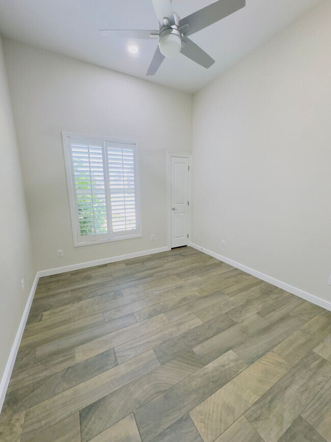 Building Photo - 3021 E Bella Vista Ave