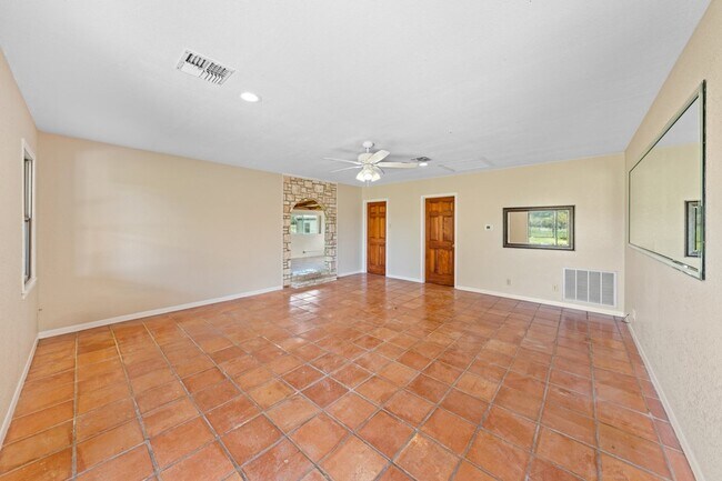 Building Photo - 3190 Medina Hwy